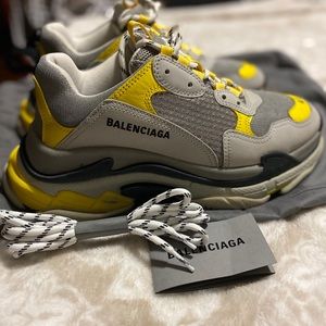 AUTHENTIC BALENCIAGA TRIPLE S SNEAKER